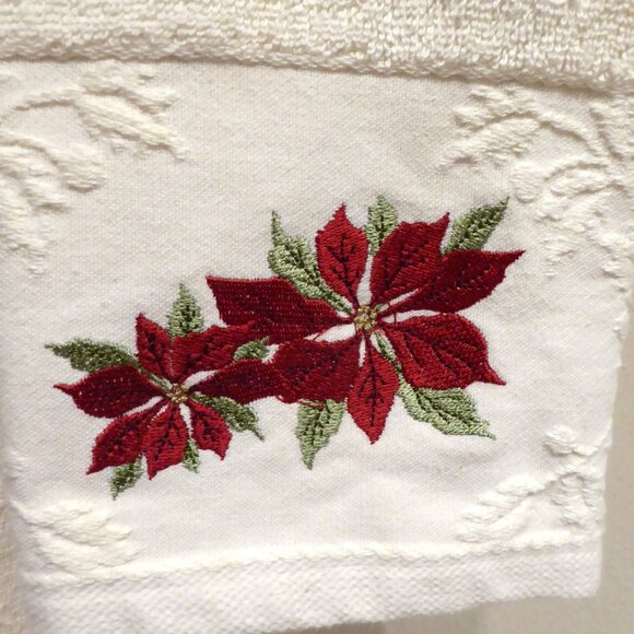 SOPHIA DECORATIVE POINSETTIA EMBROIDERED HOLIDAY CHRISTMAS TOWEL SET (USED) - Picture 6 of 9
